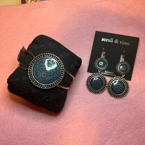 Earrings and bracelet set - Picture 11 of 12